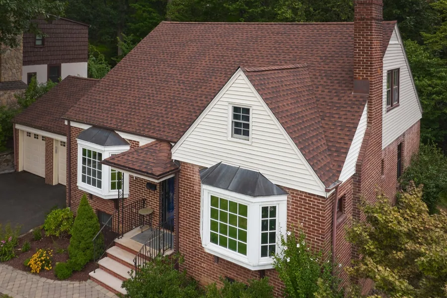 Completed GAF architectural shingle roof installed by Delta